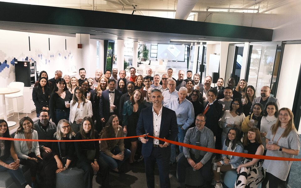 Coupure du ruban des nouveaux bureaux de Montréal