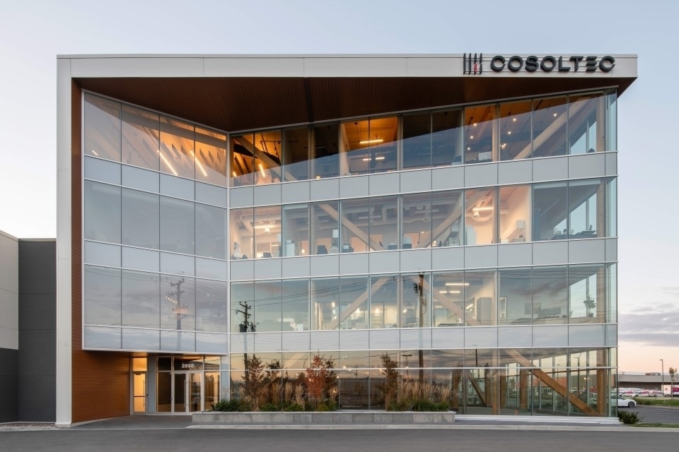 Main façade of Code 440 project in Laval