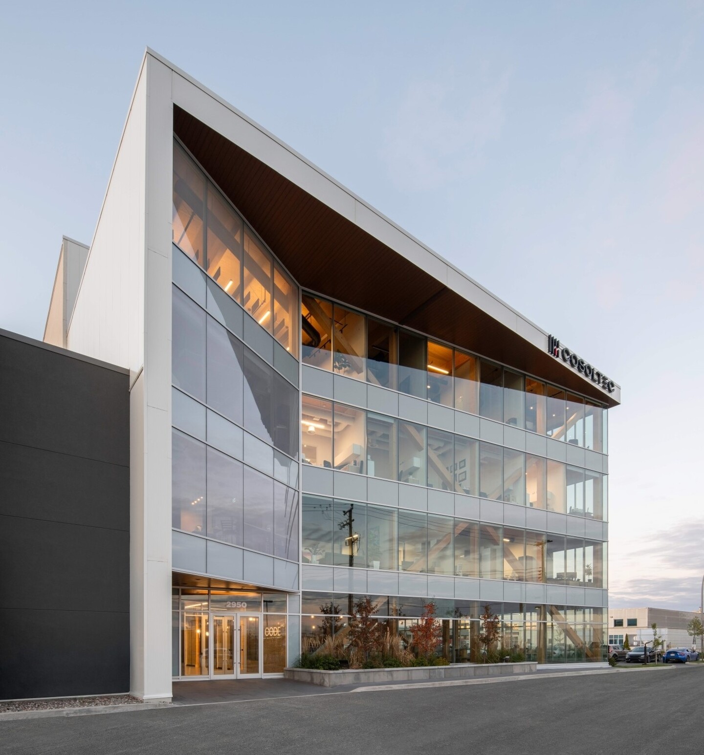 Façade principale du bâtiment à bureaux